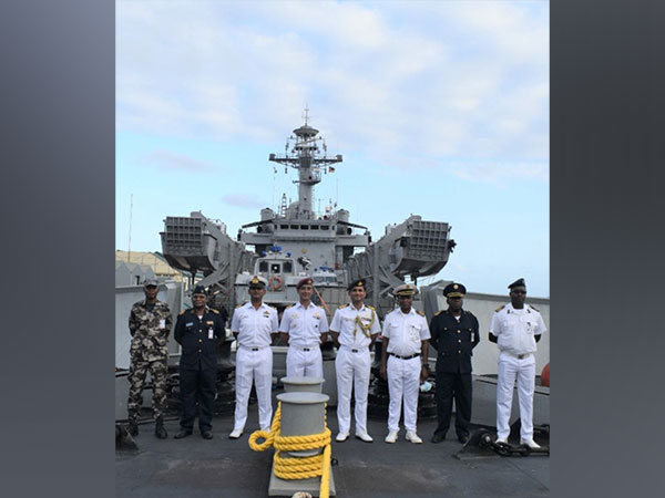 INS Kesari reaches Port of Maputo, Mozambique with 500 tonnes of food aid. 