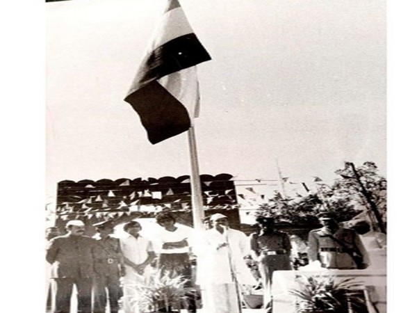 Old picture of actor Mithun with former Maharashtra CM Vilasrao Deshmukh (Image Source: Instagram)