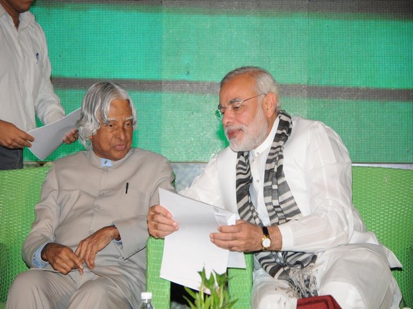 Prime Minister Narendra Modi with former President APJ Abdul Kalam (Image courtesy: Twitter/ @narendramodi)