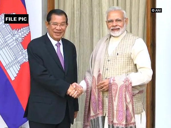 PM Modi with Cambodian PM Samdech Akka Moha Sena Padei Techo Hun Sen (File Photo)