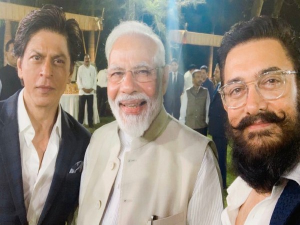 Shah Rukh Khan with Prime Minister Narendra Modi and Aamir Khan at an event in the capital (Image courtesy: Twitter)