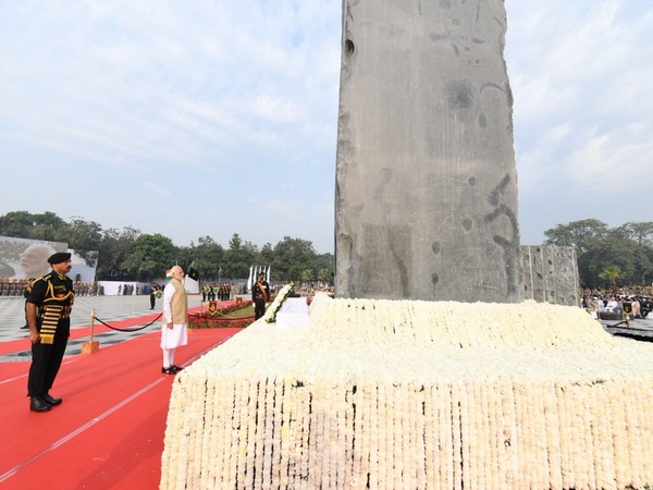 Prime Minister Narendra Modi paying his tributes to slain police personnel at National Police Memorial in New Delhi on Monday. (Photo Credits: Narendra Modi's Twitter)