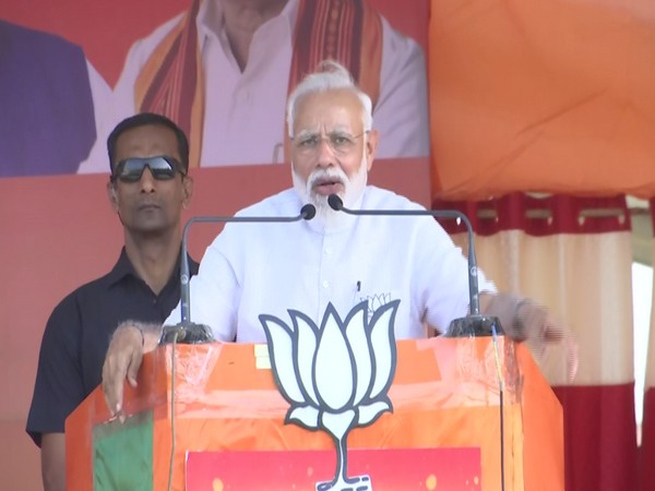 Prime Minister Narendra Modi addressing an election rally at Chikodi, Karnataka on Thursday. Photo/ANI