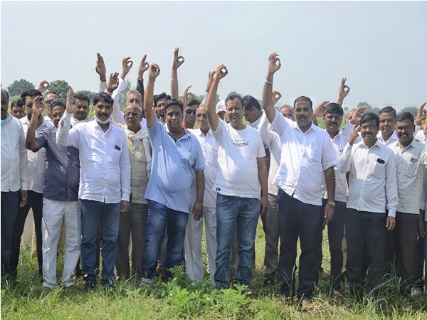 Surendra Agarwal (in the center), co-founder Quanto Agro Empowering Farmers