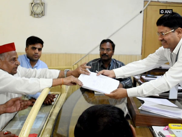 Samajwadi Party founder Mulayam Singh Yadav filing his nomination papers from Mainpuri on Monday. Photo/ANI