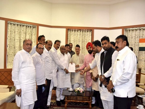 MRCC President Eknath Gaikwad along with senior leaders met Maharashtra Governor BS Koshyari today [Picture Courtesy: Mumbai Congress/Twitter}