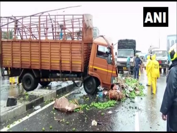 A truck and a car collided on Jogeshwari Flyover Bridge on Saturday. Photo/ANI