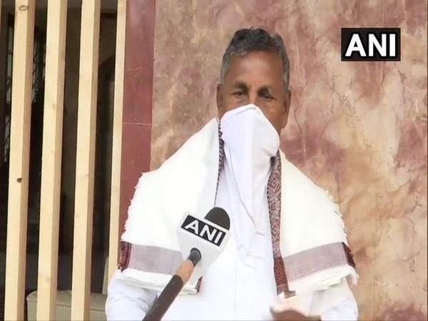 Former union minister and Congress leader KH Muniyappa talking to ANI in Bengaluru on Monday. Photo/ANI