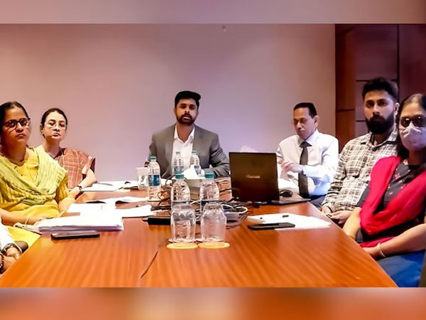 Mathew Muthoottu - M D, speaks on achievement. Nizzy Mathew - Chairperson, PE Mathai - CEO, Kiran James - Head Marketing were present.