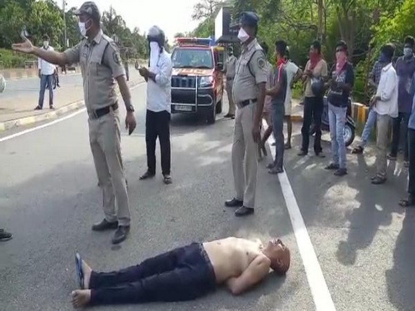 Dr. Sudhakar removed his shirt and laid down on the national highway in Visakhapatnam today. Photo/ ANI