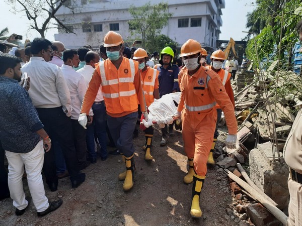 NDRF team recovered a body of a gril in Palghar chemical factory fire [Photo/ANI]