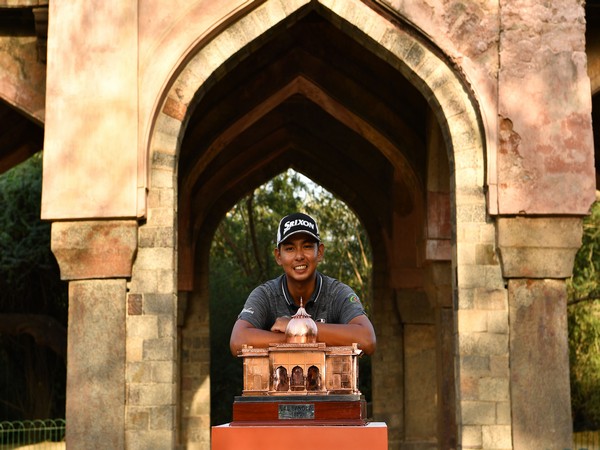 Thailand golfer Nitithorn Thippong with The DGC Open trophy (Image: PGTI)