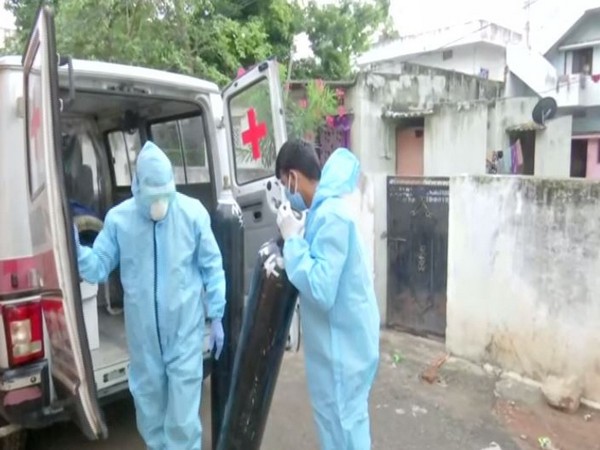 An NGO in Hyderabad providing free oxygen cylinders to patients undergoing home isolation (Photo/ANI)