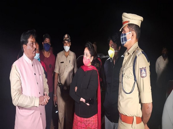 Visual of Karnataka Mines and Geology Minister Murugesh Nirani inspecting the blast site (Photo/ANI)