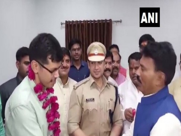 Ujjain Collector Shashank Mishra felicitated by Health Minister Tulsi Silawat on Thursday. Photo/ANI