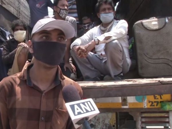Deepak Kumar, one of the migrants, talking to ANI on Saturday. (Photo/ANI)