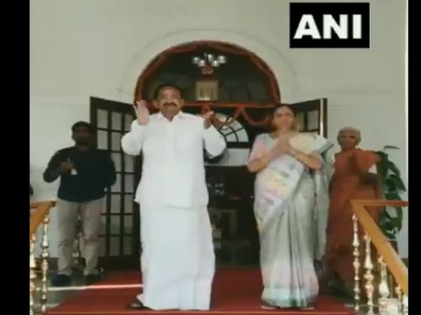 Vice President M Venkaiah Naidu and his wife Usha Naidu expressing gratitude to those providing essential services. Photo/ANI