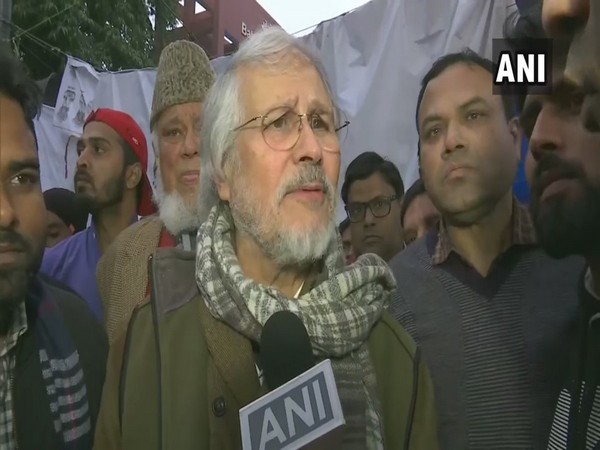 Delhi's former Lieutenant Governor Najeeb Jung talking to ANI outside Jamia Millia Islamia in New Delhi on Monday. Photo/ANI
