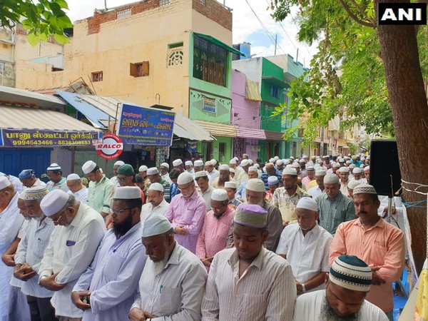 Namaz being offered at Madurai for rain (photo/ANI)