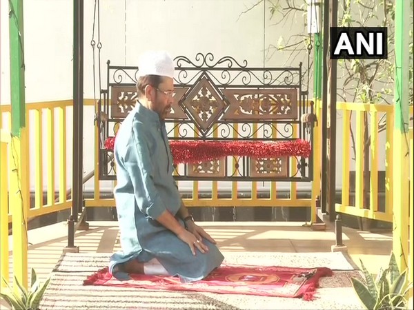 Mukhtar Abbas Naqvi offered Namaz at his residence on the occasion of Eid-ul-Fitr