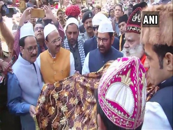 Union Minister for Minority Affairs Mukhtar Abbas Naqvi while offering a chaadar at Ajmer Sharif Dargah on the occasion of 807th Urs on Wednesday. (Photo/ANI)
