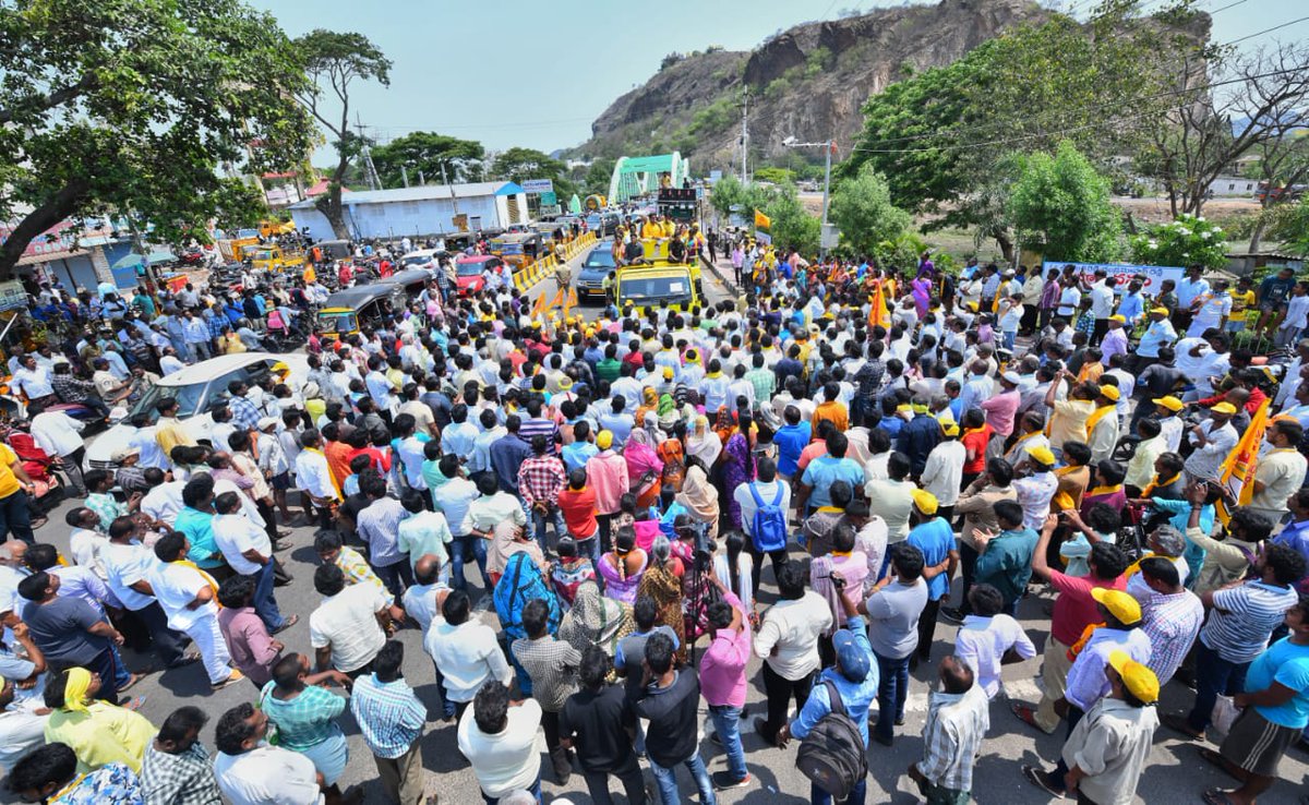 Nara Lokesh along with his wife Nara Brahmani during a road show at Mangalagiri in Andhra Pradesh on Sunday. Photo/ANI