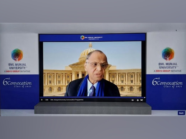 Narayana Murthy addressing the graduating students at the virtual ceremony
