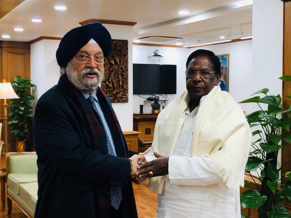 Puducherry CM V Narayanasamy with Union Minister Hardeep Singh Puri. Photo/ANI