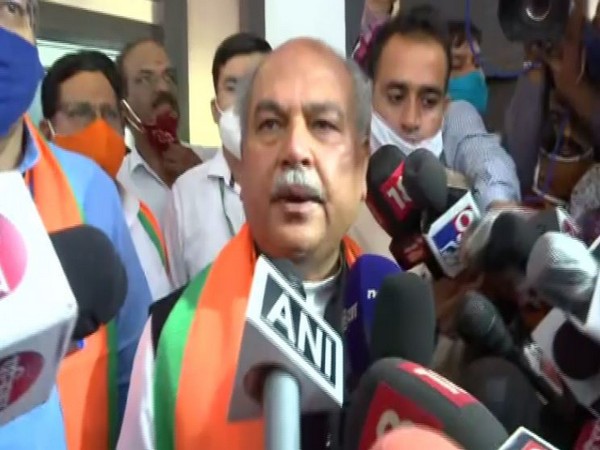 Union Minister Narendra Singh Tomar speaking to reporters in Jaipur on Thursday. Photo/ANI