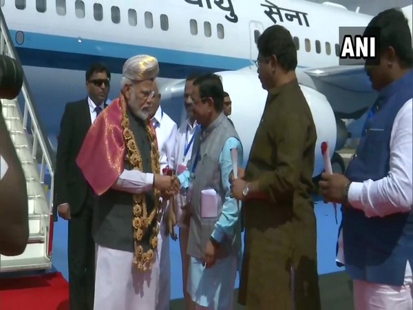 Prime Minister Narendra Modi arrives in Bengaluru