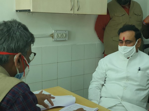 Madhya Pradesh Home Minister Narottam Mishra consulting a doctor to participate in vaccine trial. Photo/ANI