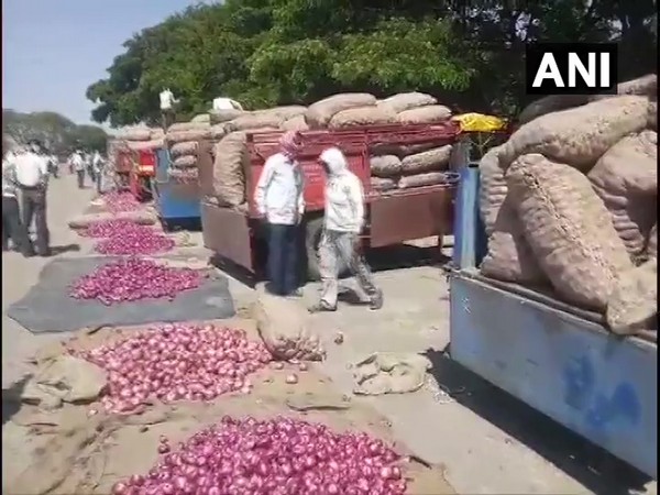 Visual from market in Nashik, Maharashtra. Photo/ANI