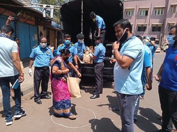 Western Naval Command distributes ration packets in the city (photo/ANI)