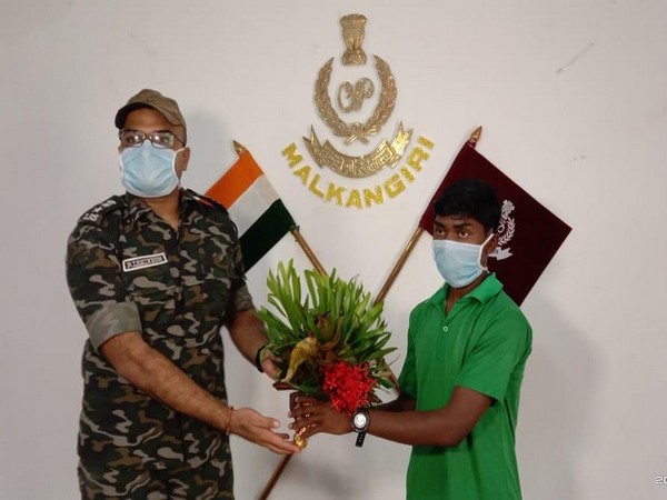 Naxal carrying Rs 2 lakh reward surrenders in Odisha's Malkangiri on Sunday. Photo/ANI