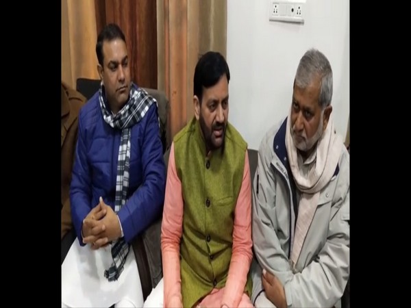 BJP leader Nayab Singh (centre)