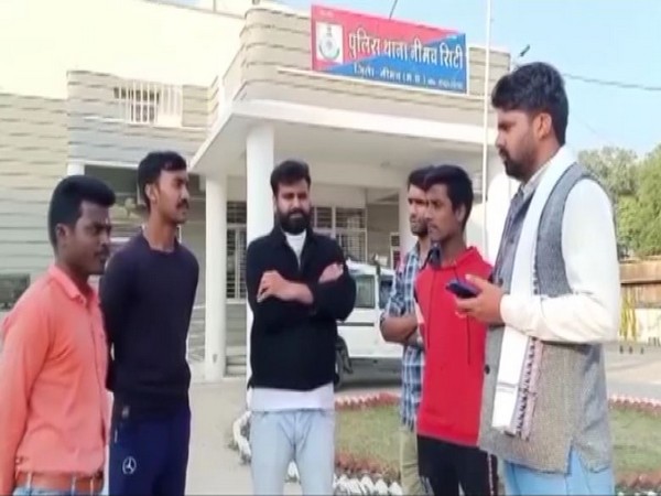 Complainant outside Neemuch Police Station (Photo/ANI)