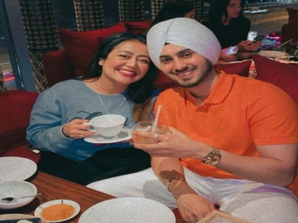 Singer Neha Kakkar and her husband singer Rohanpreet Singh (Photo/Instagram @rohanpreetsingh)