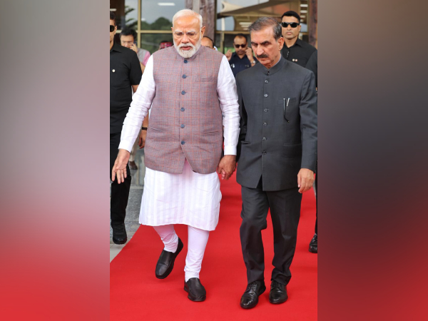 PM Modi with Himachal Pradesh Chief Minister Sukhvinder Singh Sukhu (Photo/ANI)
