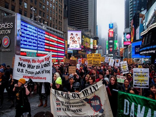 People in New York protesting over a potential US military action against Iran.