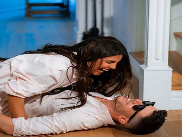 Priyanka Chopra with husband-singer Nick Jonas (Image courtesy: Instagram)