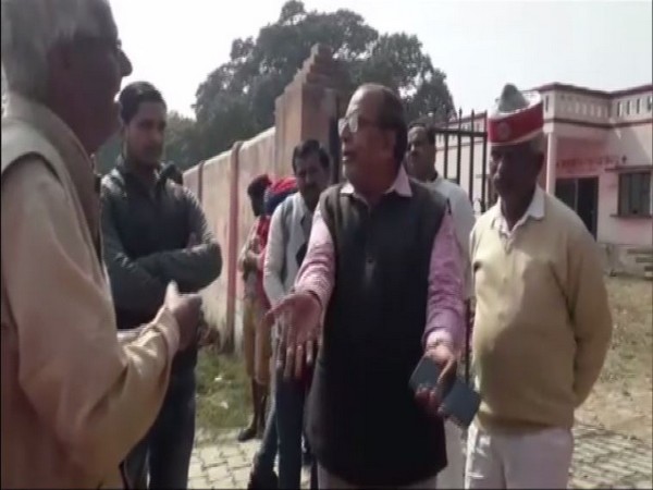 Verbal spat erupted at Ballia Primary healthcare center between chief medical officer and relatives of Nirbhaya on Wednesday (ANI)