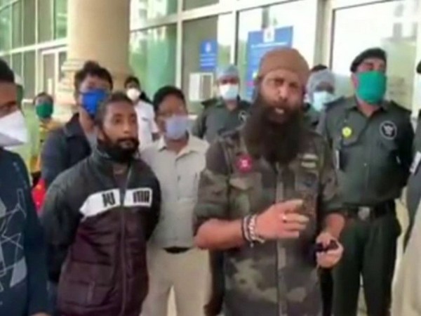 Shiv Sena leader Nitin Nandgaonkar at the Hiranandani hospital in Powai. Photo/ANI