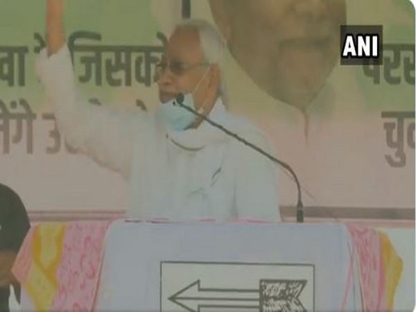  CM Nitish Kumar addressing rally in Kishanganj, Bihar on Wednesday.