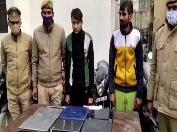 The two criminals arrested by Noida Police for stealing valuable items (Photo/ANI)
