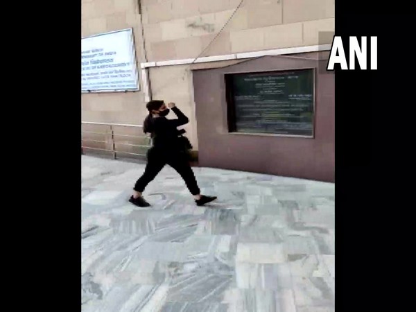 Nora Fatehi arrived at ED office (Photo/ANI)