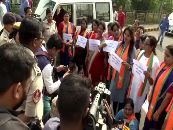 BJP Mahila Morcha stage protest in Bhubaneswar. Photo/ANI