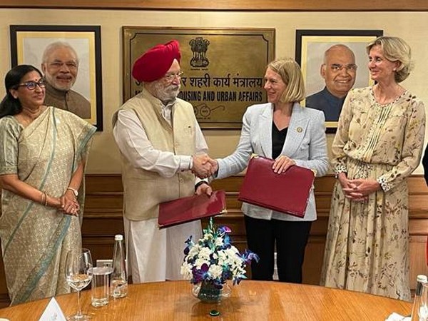Union Minister of Petroleum and Natural Gas Hardeep Singh Puri and Norwegian Foreign Minister Anniken Huitfeldt at ONGC-Equinor MoU signing ceremony.
