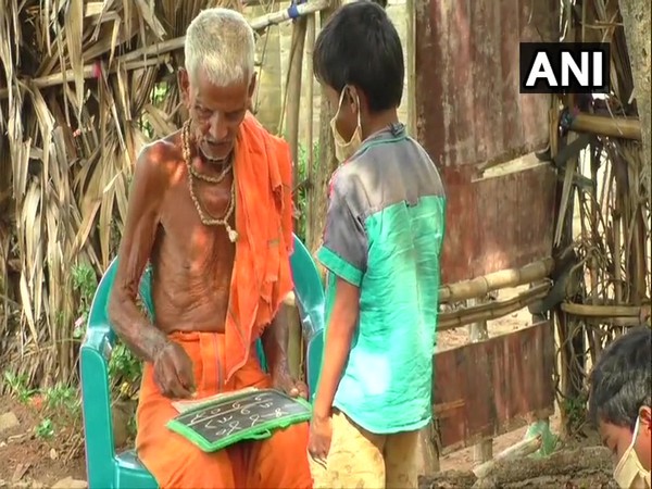 An old man has been teaching kids for free in Odisha. (Photo/ANI)