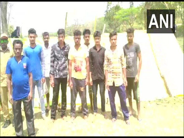 The migrant workers who returned from Kerala. Photo/ANI