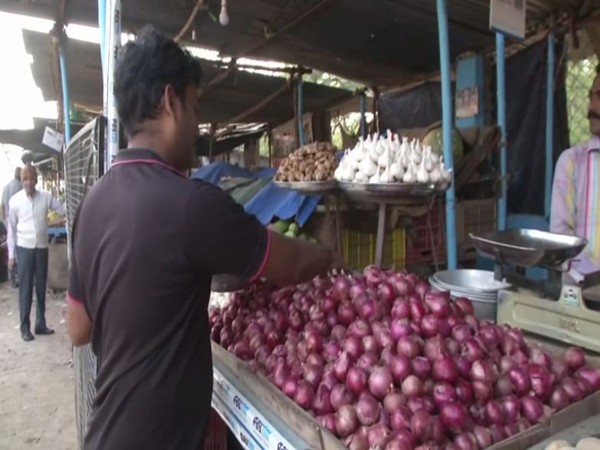 A vegetable market in Nagpur.